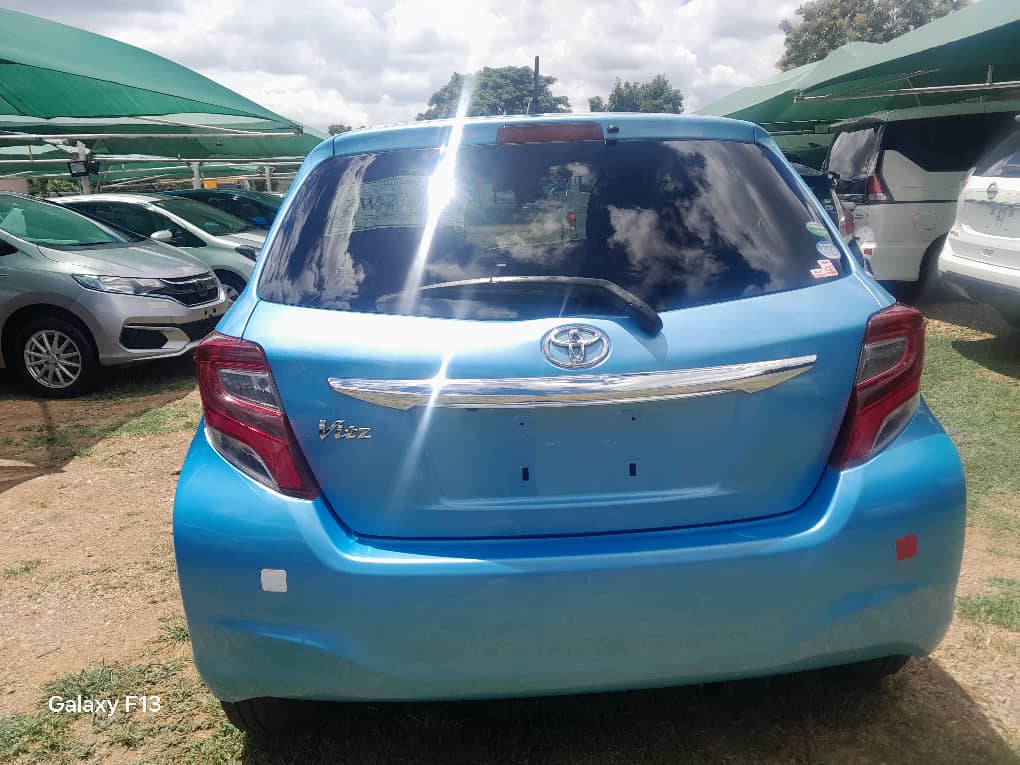 2016 Toyota Non Hybrid Vitz thumbnail 3 - Car World
