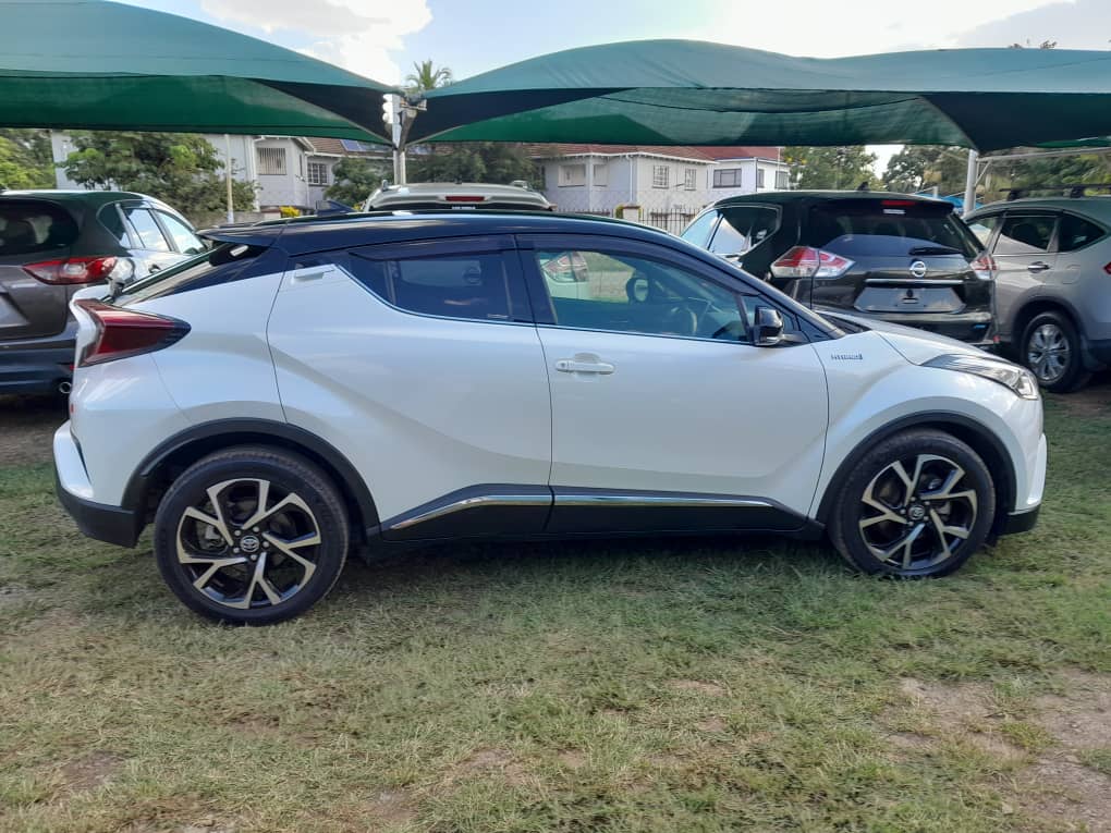 2021 Toyota CHR Hybrid thumbnail 2 - Car World