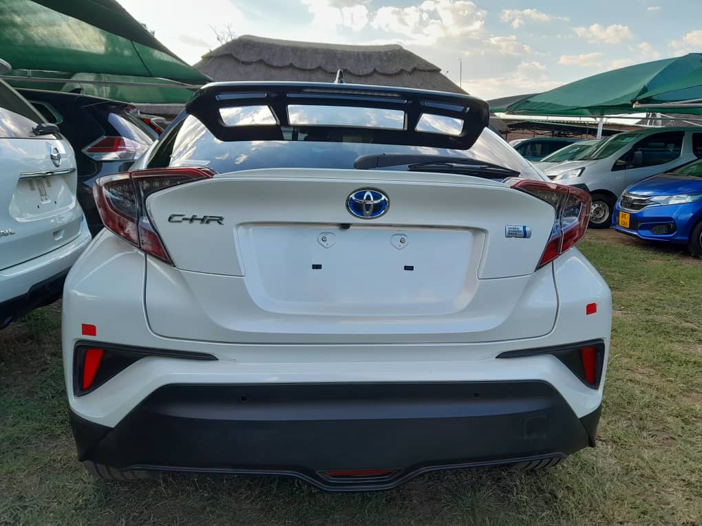 2021 Toyota CHR Hybrid thumbnail 3 - Car World