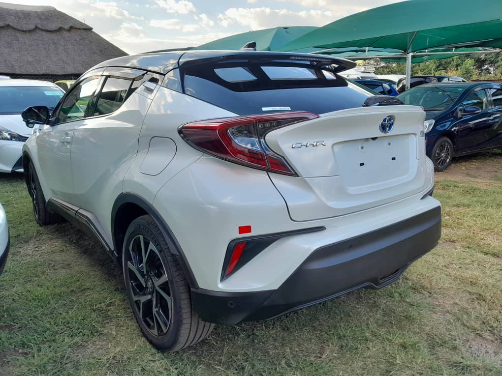 2021 Toyota CHR Hybrid thumbnail 5 - Car World