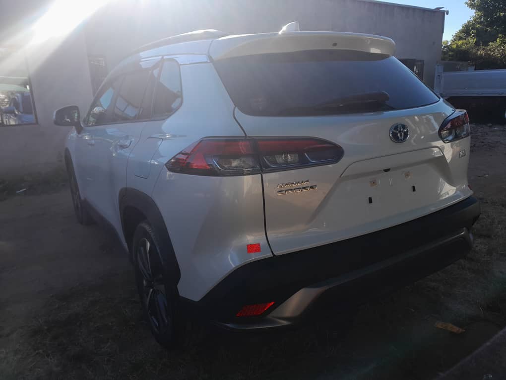 2023 Toyota  Corolla Cross Hybrid thumbnail 5 - Car World
