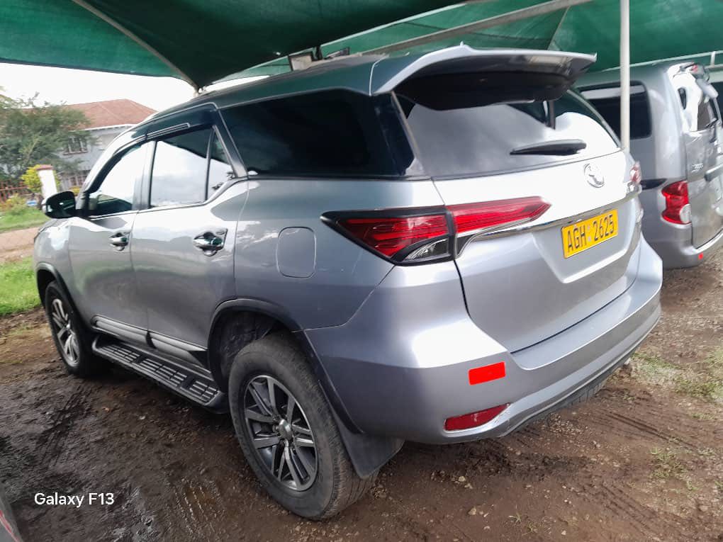 2017 Toyota  Fortuner GD6 ( Full leather & spec) 4x4 thumbnail 3 - Car World