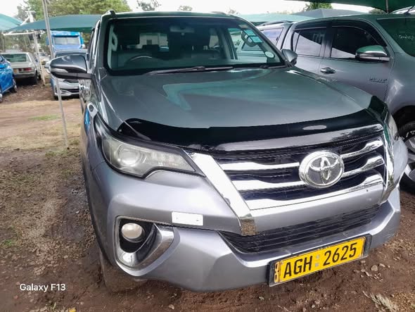 2017 Toyota  Fortuner GD6 ( Full leather & spec) 4x4 thumbnail 4 - Car World