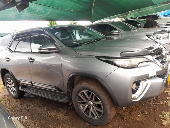 2017 Toyota  Fortuner GD6 ( Full leather & spec) 4x4 thumbnail 5 - Car World