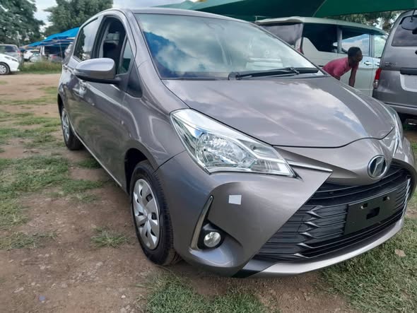 2017 Toyota Vitz Non Hybrid thumbnail 3 - Car World