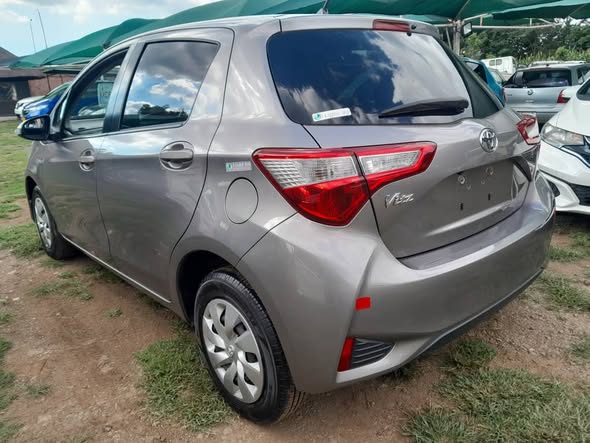 2017 Toyota Vitz Non Hybrid thumbnail 4 - Car World