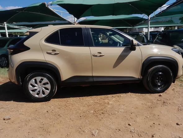 2021 Toyota Yaris Cross thumbnail 2 - Car World