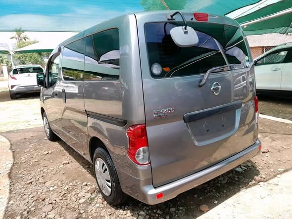 2016 Nissan Vannet thumbnail 4 - Car World
