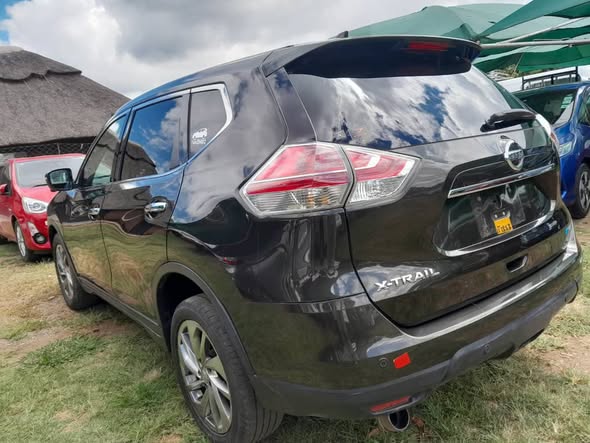 2017 Nissan Xtrail 4x4 thumbnail 4 - Car World