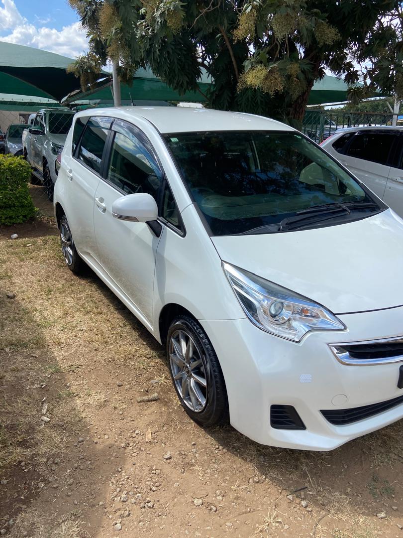 2016 Toyota Ractis thumbnail 2 - Car World