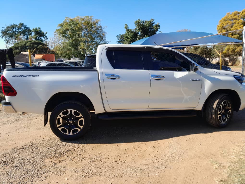 2020 Toyota  Hilux Double Cab 2.4L thumbnail 3 - Car World