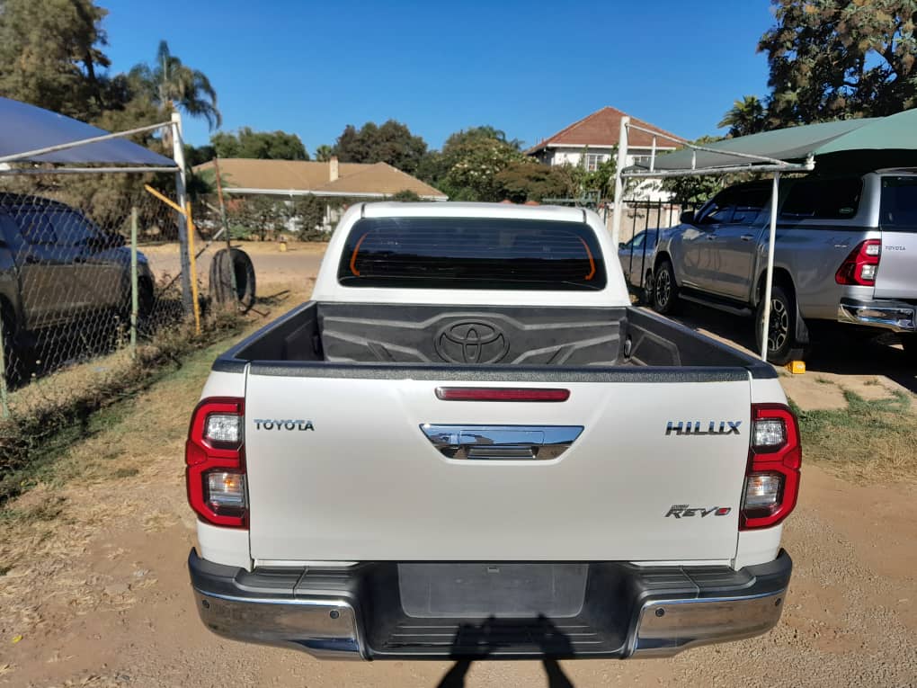 2020 Toyota  Hilux Double Cab 2.4L thumbnail 4 - Car World