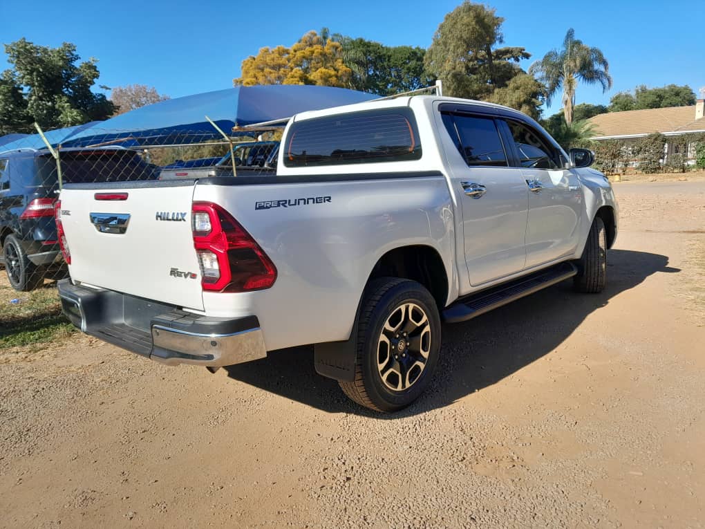 2020 Toyota  Hilux Double Cab 2.4L thumbnail 5 - Car World