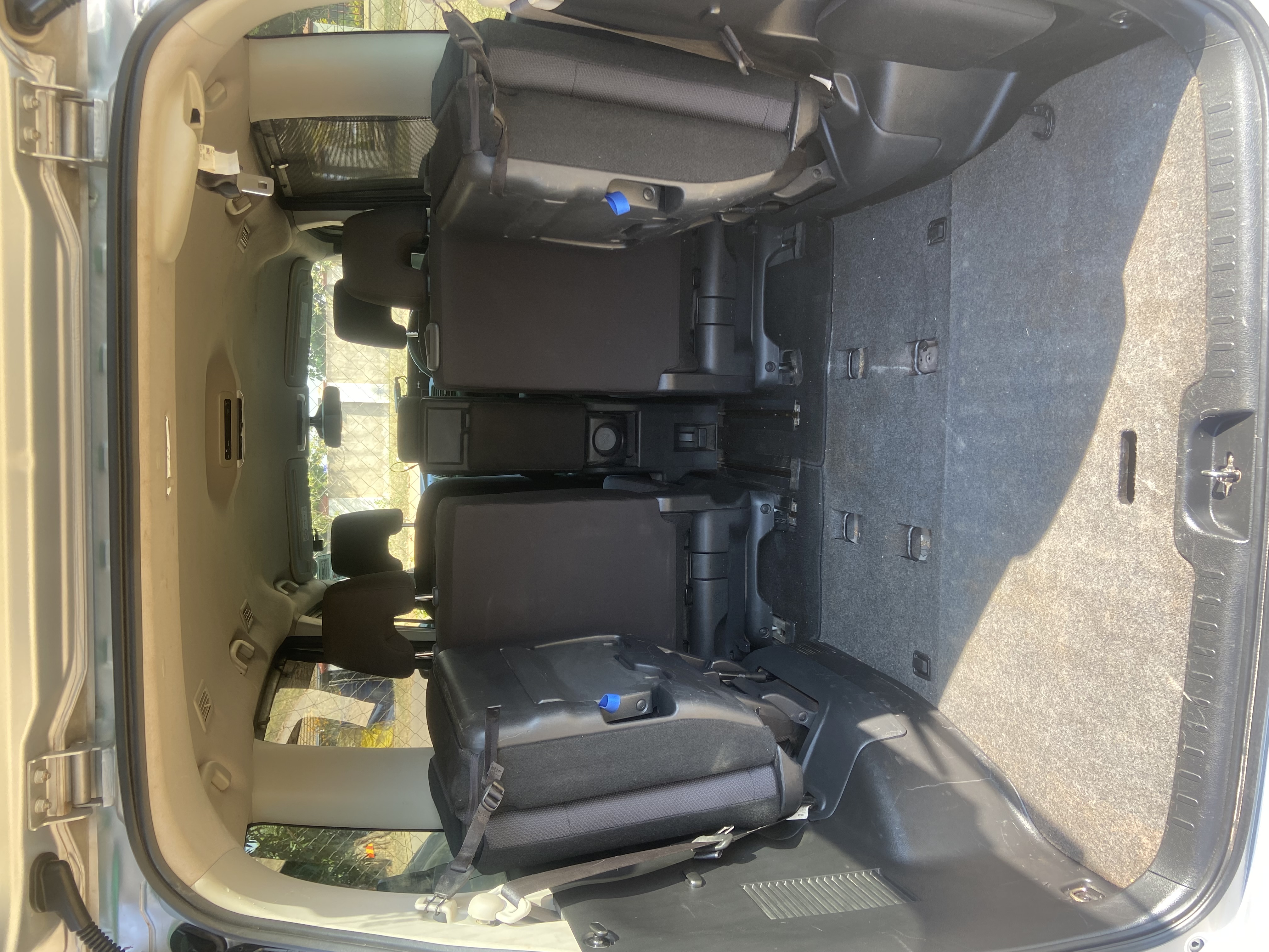 2018 Nissan  Serena thumbnail 3 - Car World