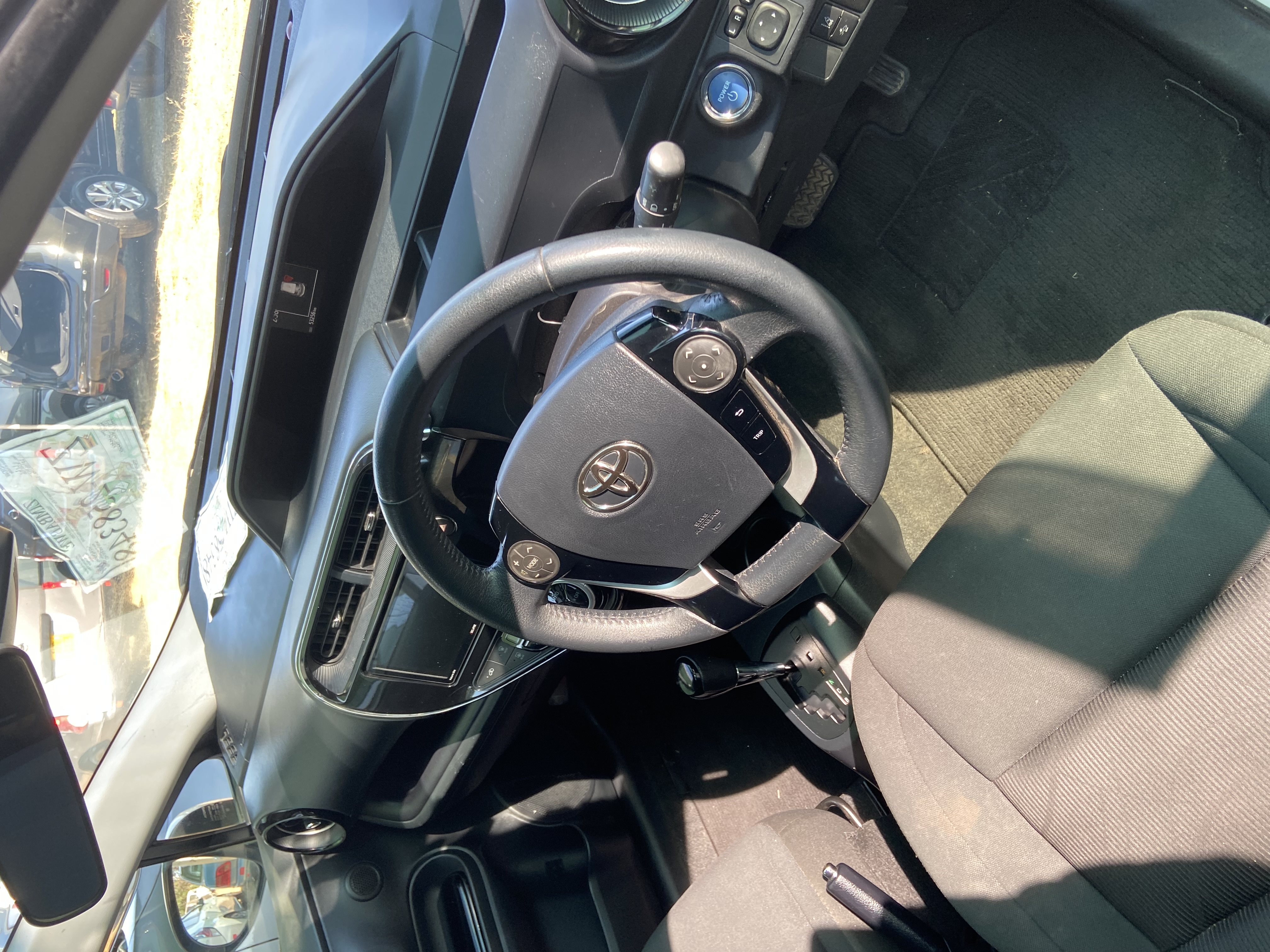2018 Toyota Aqua thumbnail 4 - Car World