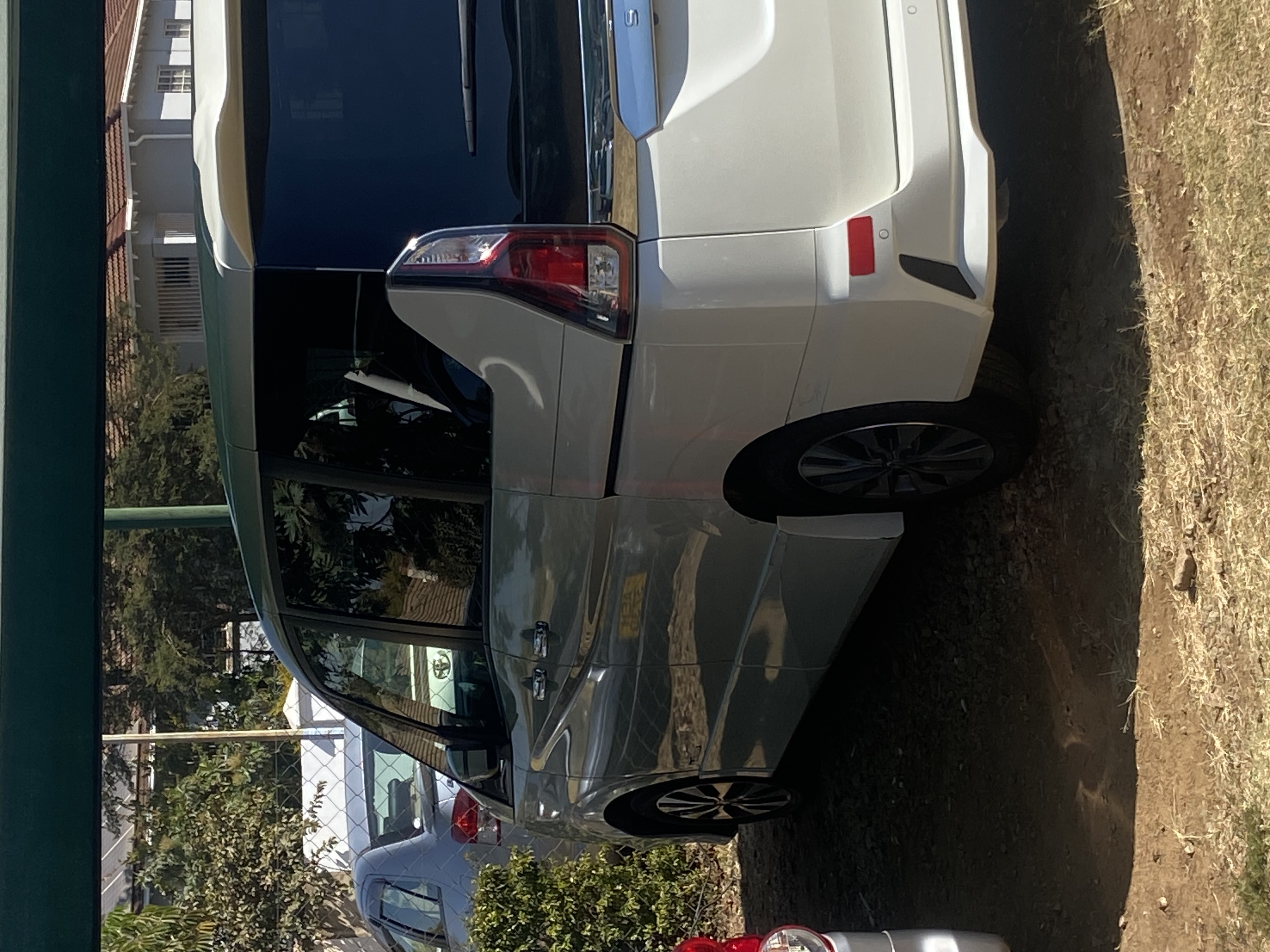 2016 Nissan  Serena thumbnail 5 - Car World