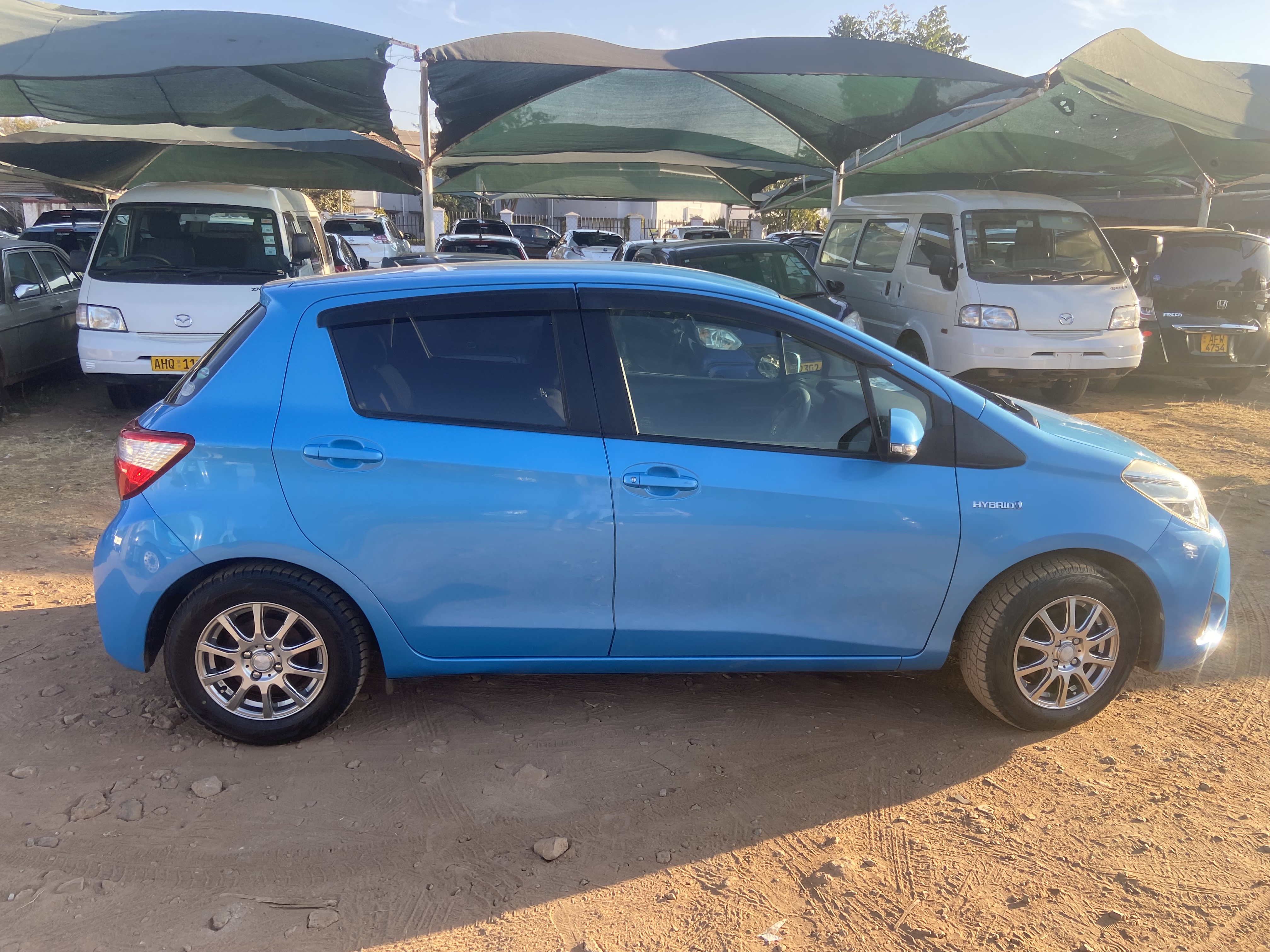 2017 Toyota  Vitz thumbnail 3 - Car World
