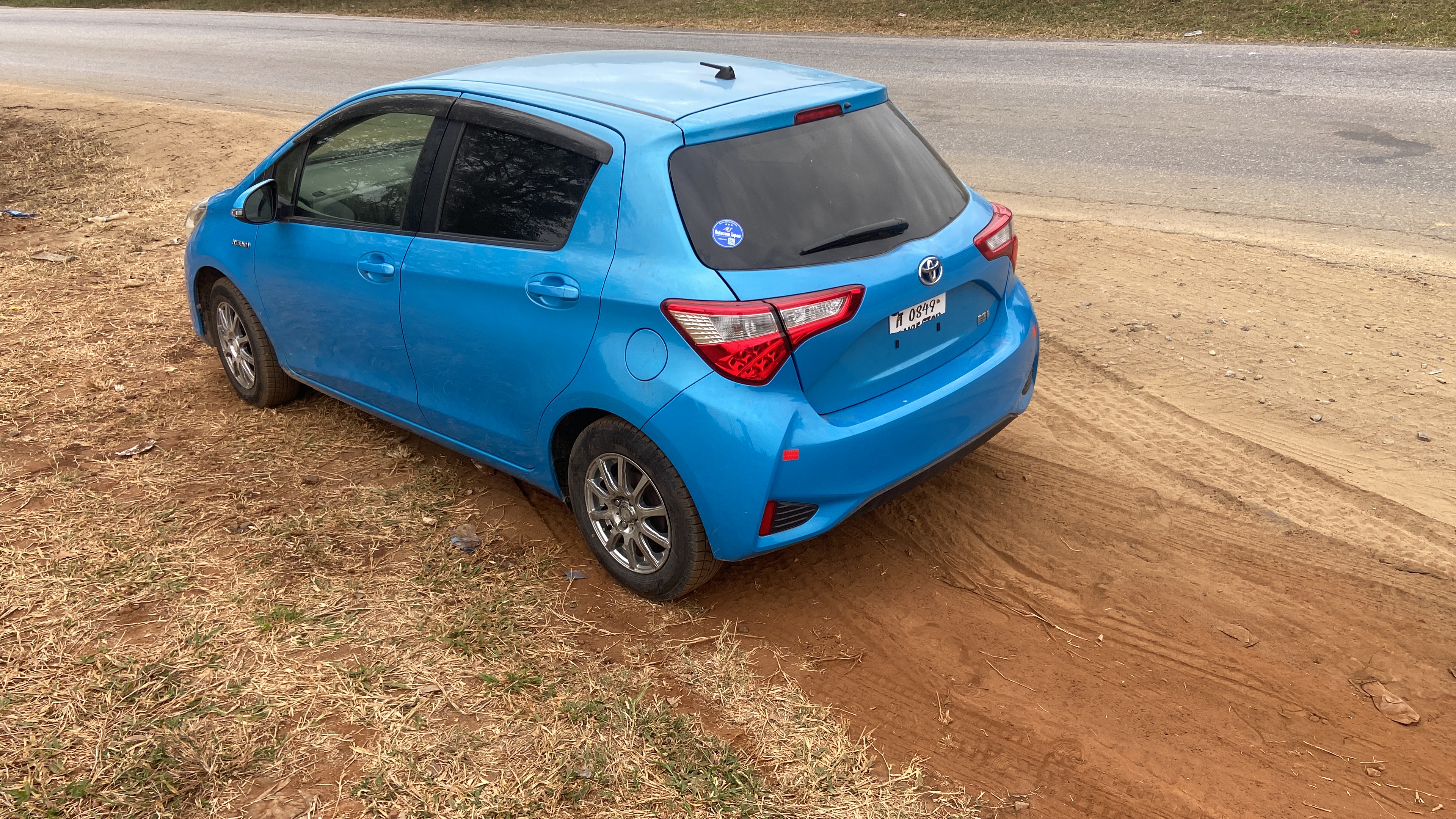 2017 Toyota  Vitz thumbnail 5 - Car World